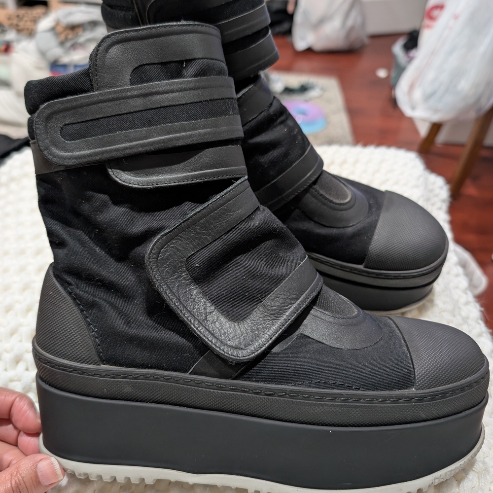 Women's Black Velcro Platform